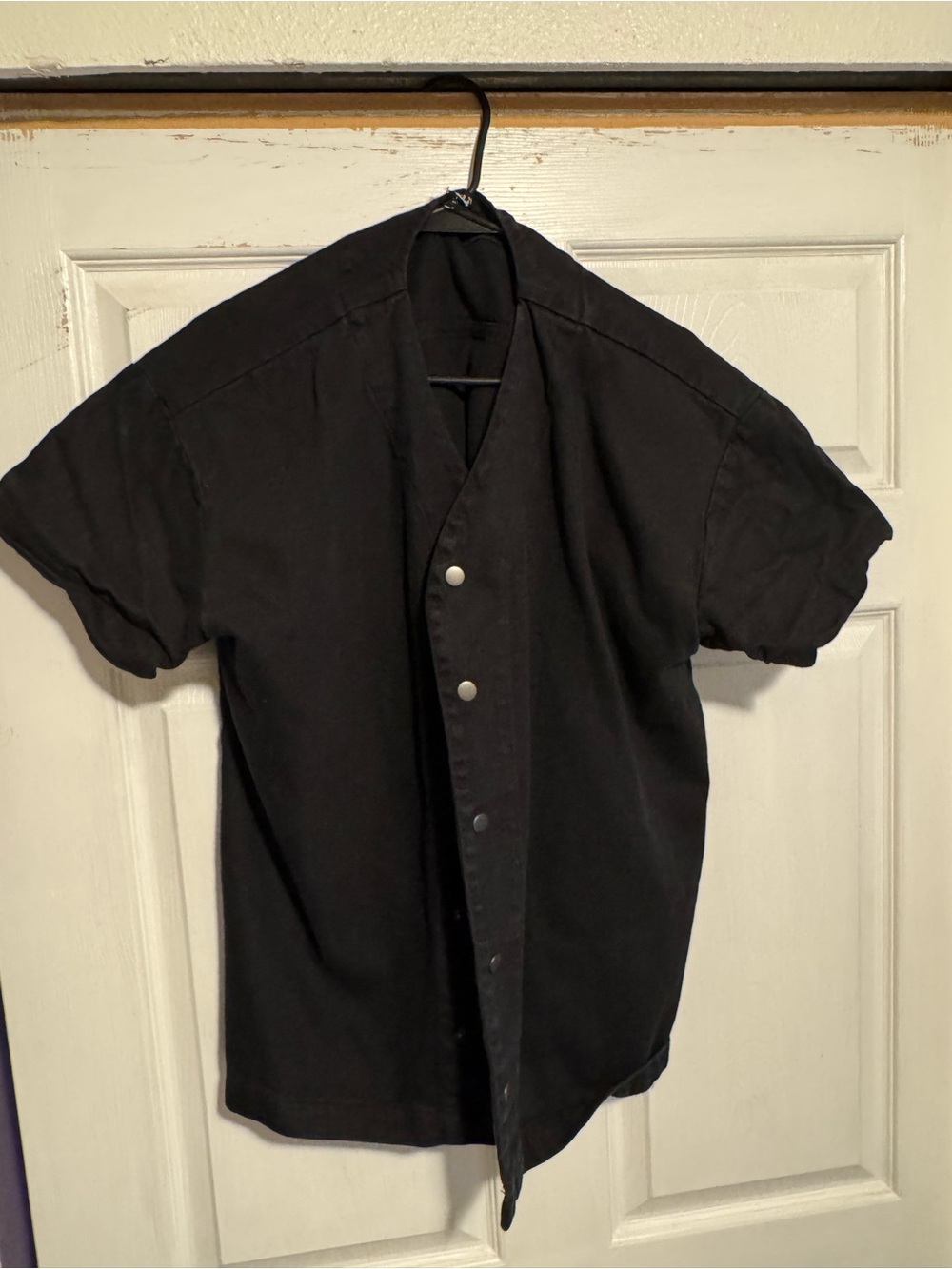 Men's Black Short-Sleeve Button Front Shirt